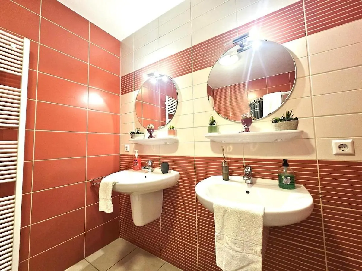 Chic City Retreat 2Br Near Station With Parking-2A Luxembourg