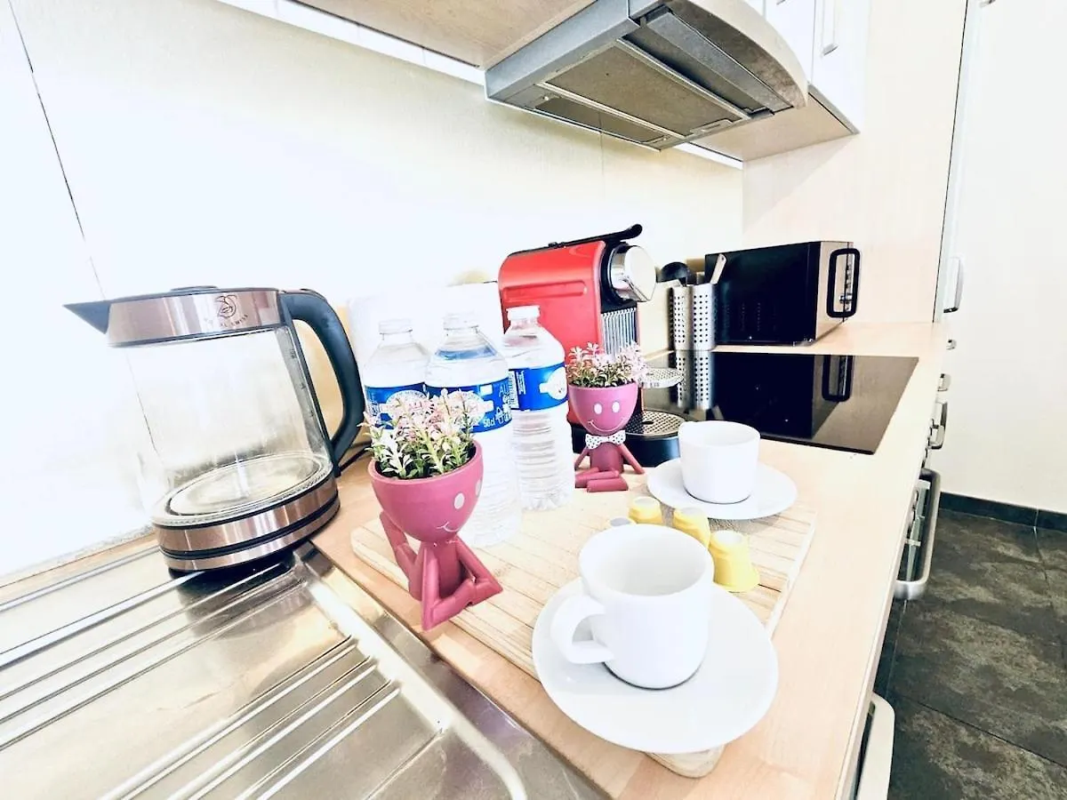 Chic City Retreat 2Br Near Station With Parking-2A Lucembursko