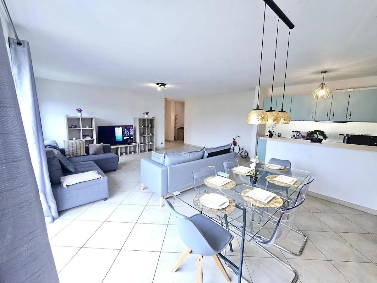 Chic City Retreat 2Br Near Station With Parking-2A Luxembourg